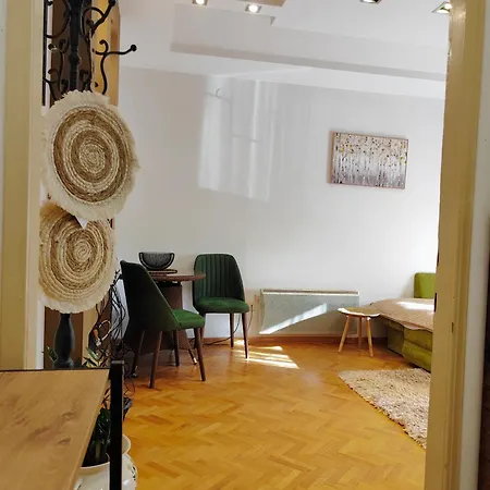 Center Apartment *